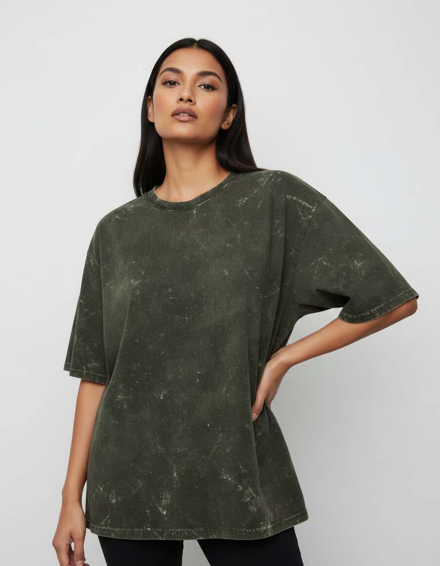 Color variant 2 - Female model - Hand on hip