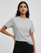 Color variant 2 - Female model - Hand on hip