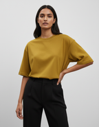 Color variant 2 - Female model - Hand on hip