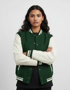 Color variant 3 - Female model - Arms crossed