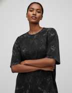 Color variant 5 - Female model - Arms crossed