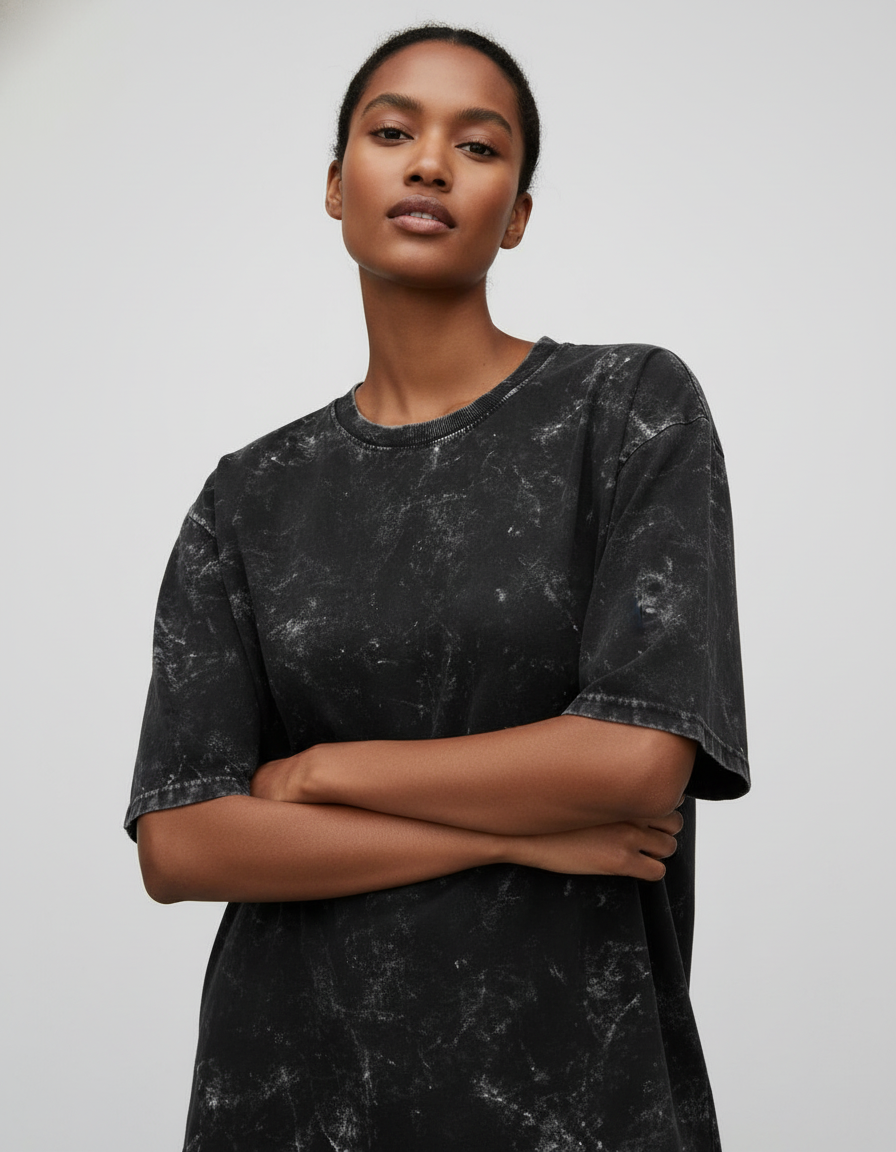 Color variant 5 - Female model - Arms crossed