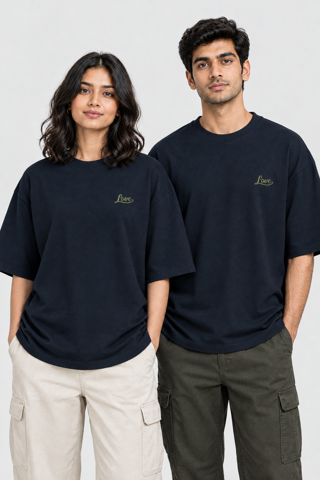 Unisex Oversized Classic T-Shirt - Stickerei: Love