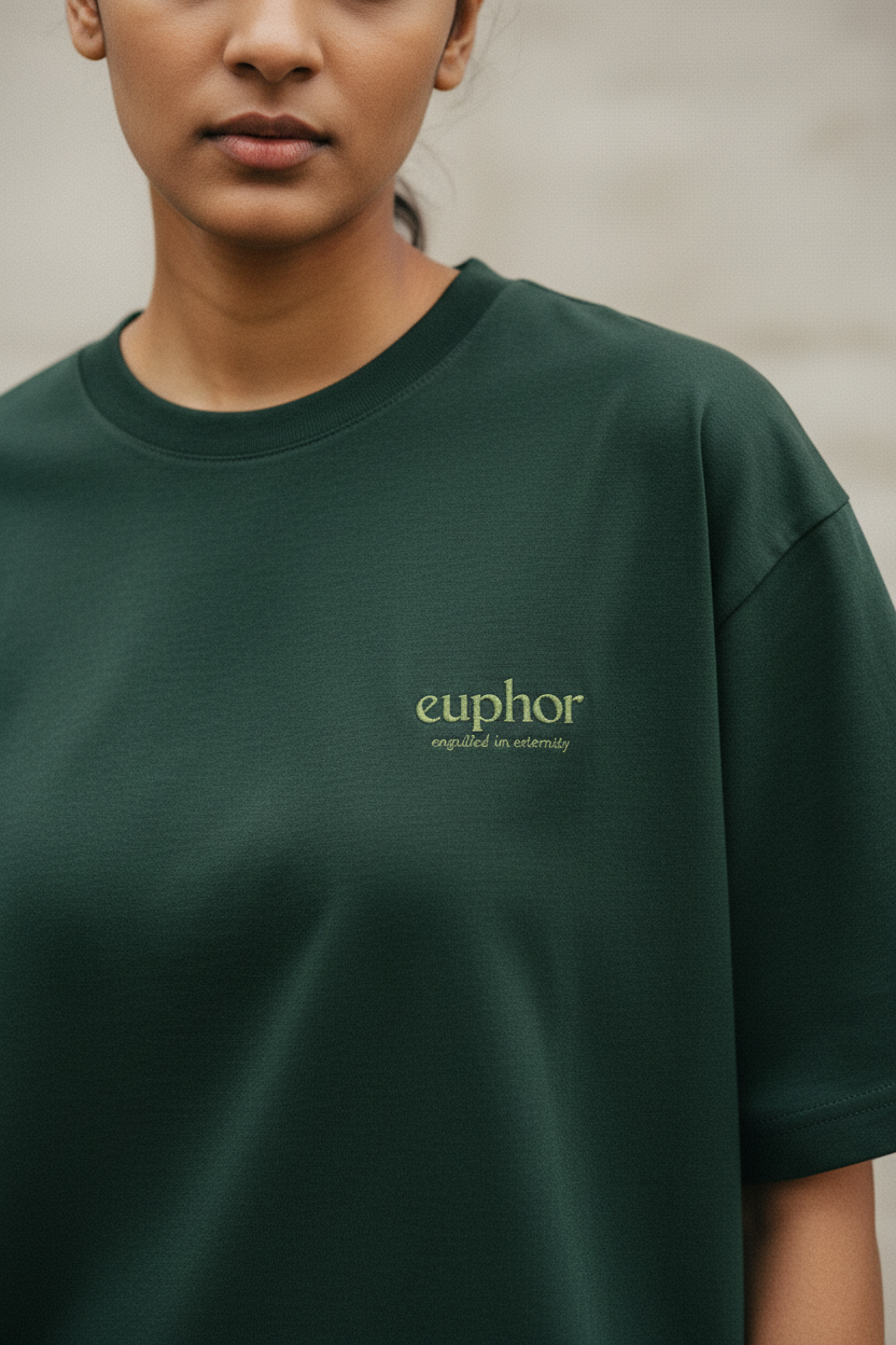 Signature Tee c_2 - Female Closeup